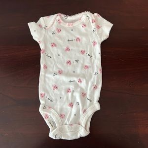 Newborn onesie 👶🏻